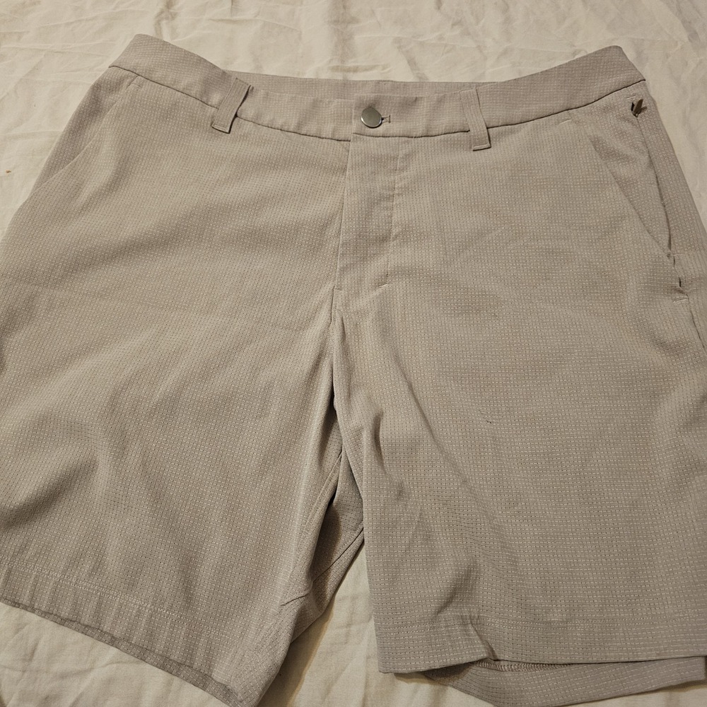 Lululemon Commission Shorts Mens 32 Khaki Tan 7" Inseam Chino Golf Performance